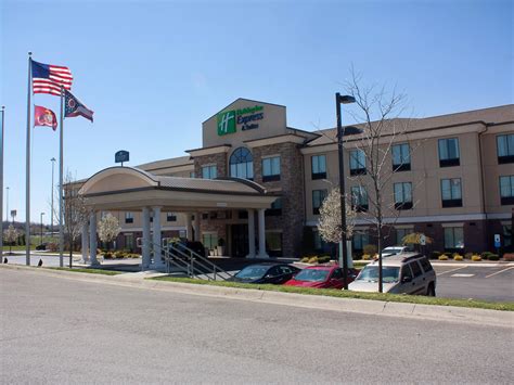 hotels near hollywood casino youngstown ohio|holiday inn austintown ohio.